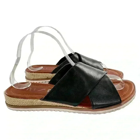Unisa womens Unjassa sandals size 7.5 black faux leather cross cross slides - Picture 13 of 13